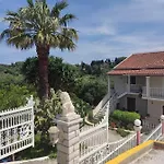 House Belelis 아파트